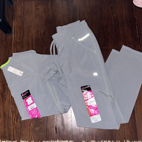 SOLD - Scrubstar Women's Active Stretch Fabric 3 Pocket V-Neck Scrub Top Gray - Picture 4 of 15